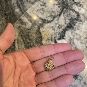14 Kt Vintage Gold Rose